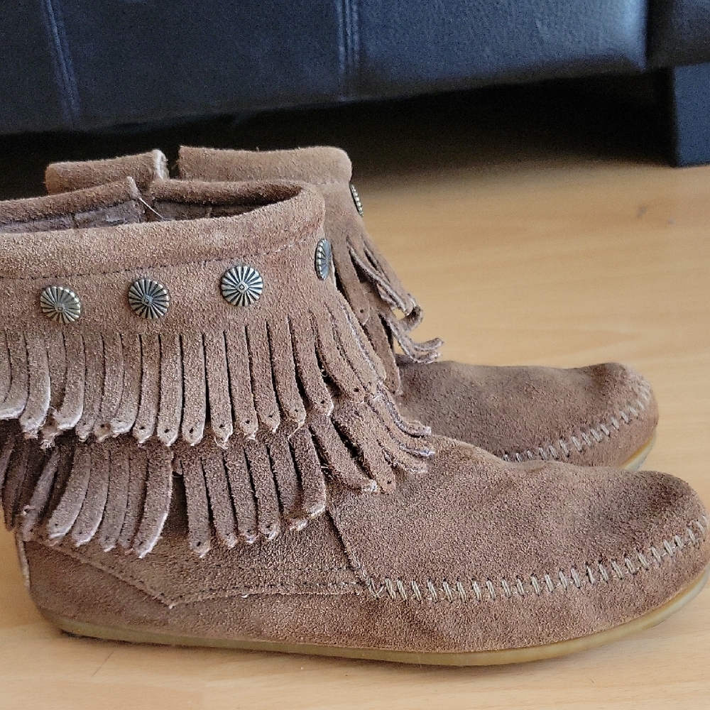 Minnetonka Brown Suede Moccasins